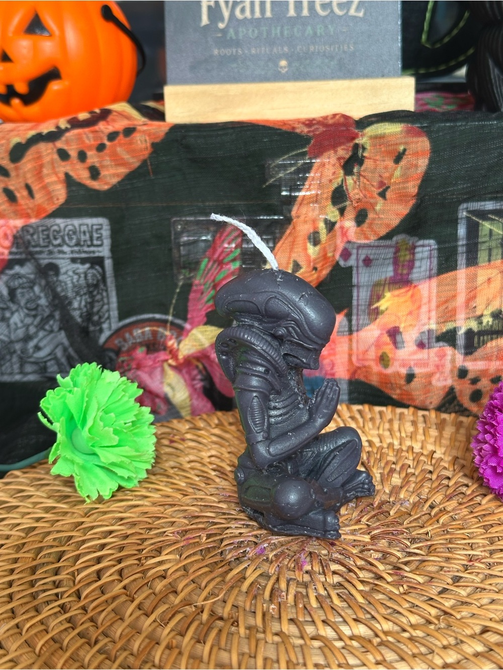 Alien Meditation Candle - Picture 8 of 9